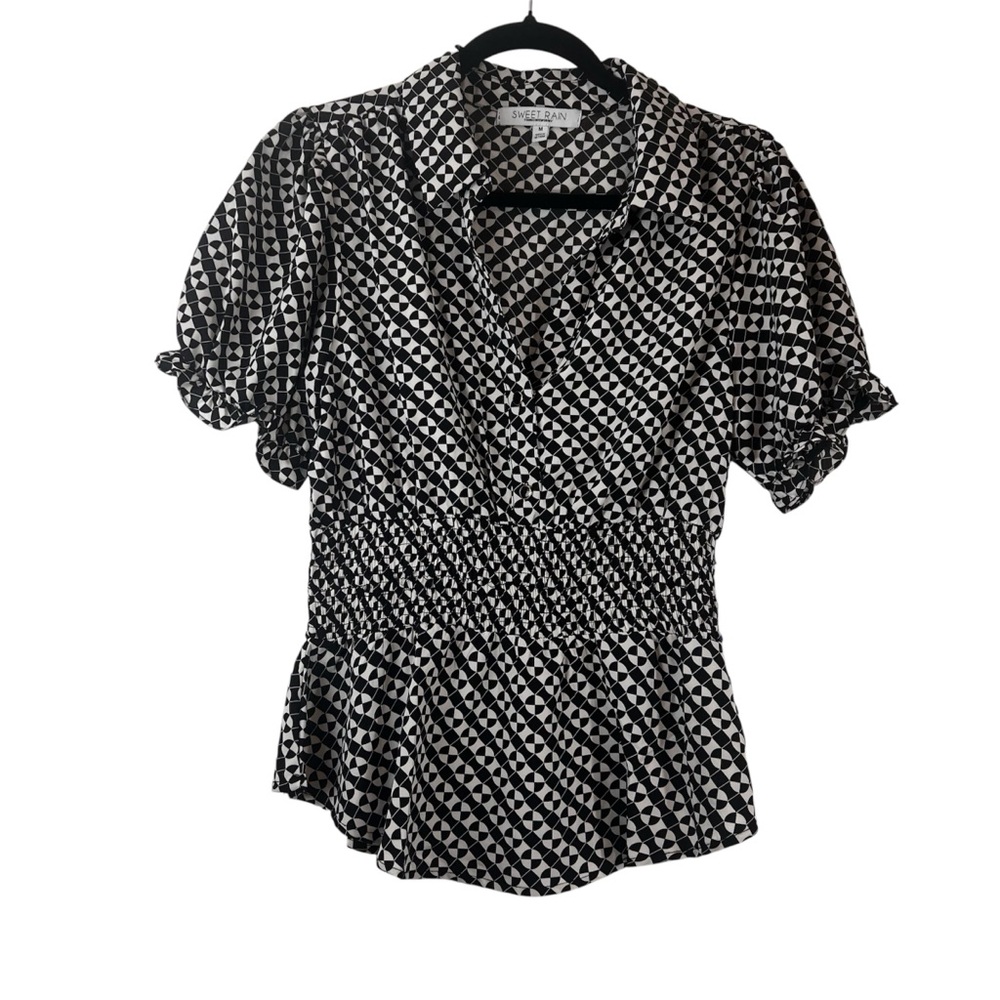 NWT Sweet Rain Black and White Geometric Blouse Size Medium